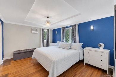 Custom-built and thoughtfully designed, this exceptional home - photo 26