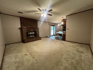 Move right into this beautifully updated 3 bedroom, 2.5 bathroom - photo 27