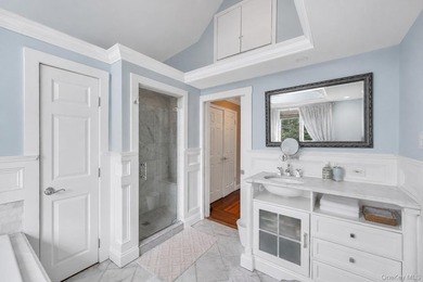 Custom-built and thoughtfully designed, this exceptional home - photo 28