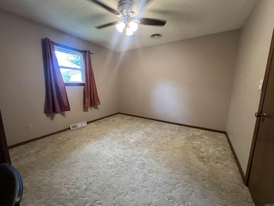 Move right into this beautifully updated 3 bedroom, 2.5 bathroom - photo 29