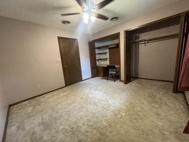 Move right into this beautifully updated 3 bedroom, 2.5 bathroom - photo 31