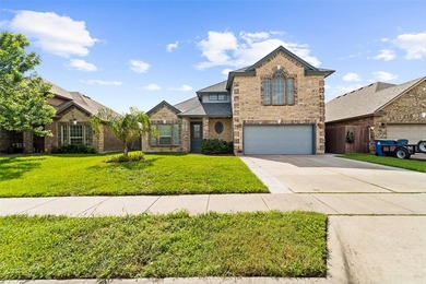 REDUCED !!!! BEAUTIFUL ELEGANT HOME WITH A SPACIOUS FLOOR PLAN - photo 1