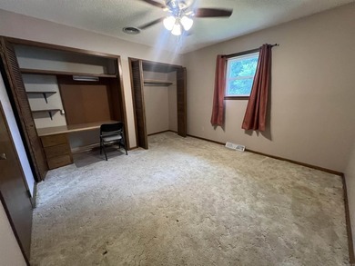Move right into this beautifully updated 3 bedroom, 2.5 bathroom - photo 32