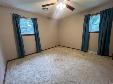 Move right into this beautifully updated 3 bedroom, 2.5 bathroom - photo 34