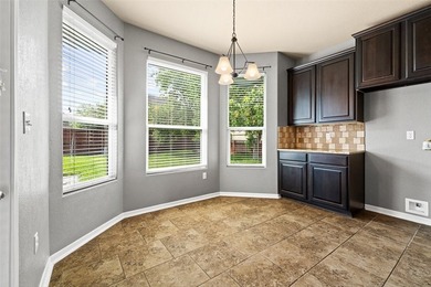 REDUCED !!!! BEAUTIFUL ELEGANT HOME WITH A SPACIOUS FLOOR PLAN - photo 4