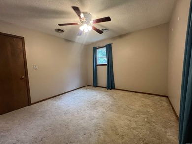 Move right into this beautifully updated 3 bedroom, 2.5 bathroom - photo 36