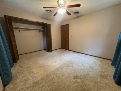 Move right into this beautifully updated 3 bedroom, 2.5 bathroom - photo 37