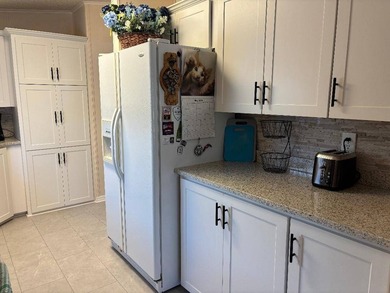 Beautiful 2 Bedroom / 2 Bath partially furnished home in Country - photo 9