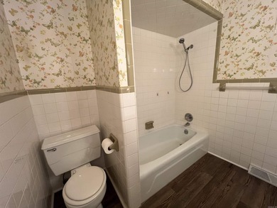 Move right into this beautifully updated 3 bedroom, 2.5 bathroom - photo 40