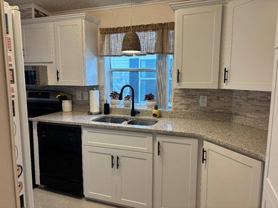 Beautiful 2 Bedroom / 2 Bath partially furnished home in Country - photo 10