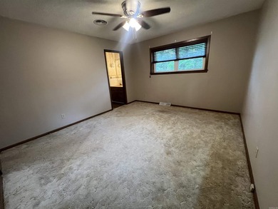 Move right into this beautifully updated 3 bedroom, 2.5 bathroom - photo 42