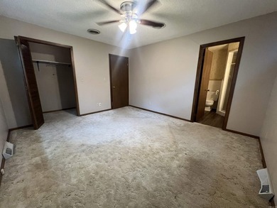 Move right into this beautifully updated 3 bedroom, 2.5 bathroom - photo 43