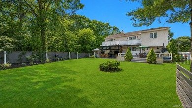 Custom-built and thoughtfully designed, this exceptional home - photo 44