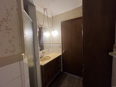 Move right into this beautifully updated 3 bedroom, 2.5 bathroom - photo 46