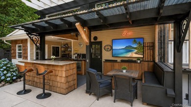 Custom-built and thoughtfully designed, this exceptional home - photo 46