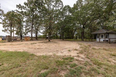 Nestled away from the hustle and bustle, this property offers - photo 54