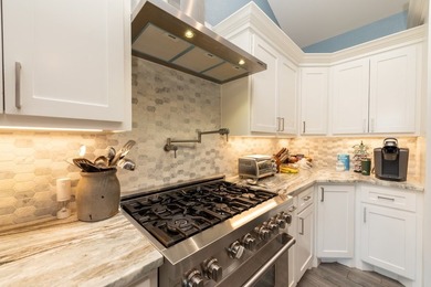 DISCOVER CASUAL, ELEGANT LAKE LIVING WITH THIS BEAUTIFULLY - photo 9