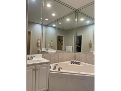 Come and look at this beautiful 3 bedroom, 2.5 bath townhome in - photo 14