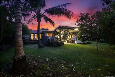 Tucked within a canopy of mature fruit trees and lush tropical - photo 25