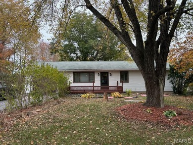 (private lake, pond, creek) Home For Sale in Litchfield Illinois