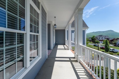 BEAUTIFUL CROSSROADS FARM CRAFTSMAN. Immaculate and ready to - photo 5