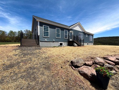 A private mountain escape with 2 homes! Set on 12 breathtaking - photo 3
