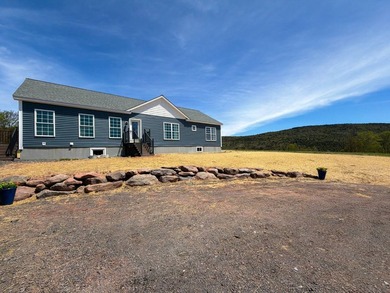 A private mountain escape with 2 homes! Set on 12 breathtaking - photo 4