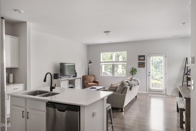 Location and curb appeal, this 'just like new' well maintained - photo 8