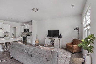 Location and curb appeal, this 'just like new' well maintained - photo 9
