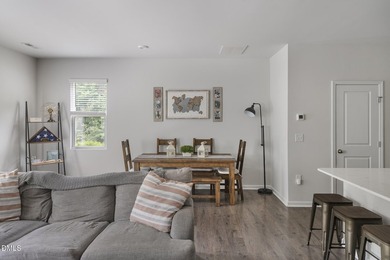 Location and curb appeal, this 'just like new' well maintained - photo 10