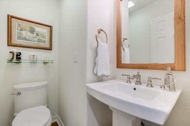 BERMUDA BUNGALOW IN SUNRISE BEACH! Tucked beneath a beautiful - photo 10