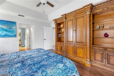 Beautiful Gulf-access, turnkey home offers 3 bedrooms, a den, 2 - photo 11