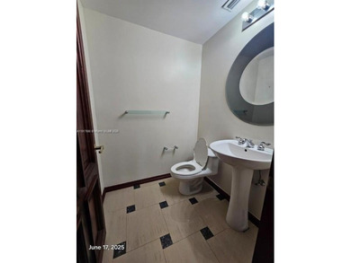 Immaculate apartment located in the best location of Aventura