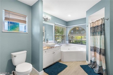 Beautiful Gulf-access, turnkey home offers 3 bedrooms, a den, 2 - photo 15