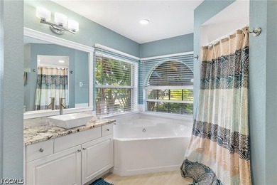 Beautiful Gulf-access, turnkey home offers 3 bedrooms, a den, 2 - photo 17