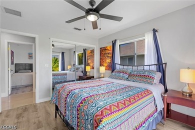 Beautiful Gulf-access, turnkey home offers 3 bedrooms, a den, 2 - photo 19