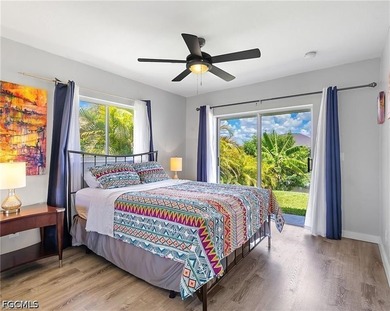 Beautiful Gulf-access, turnkey home offers 3 bedrooms, a den, 2 - photo 20