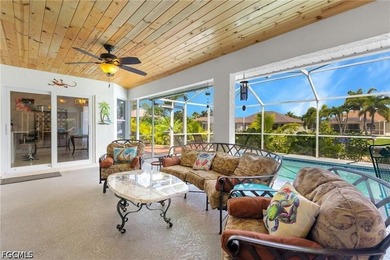 Beautiful Gulf-access, turnkey home offers 3 bedrooms, a den, 2 - photo 28