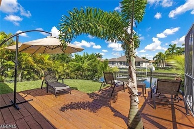 Beautiful Gulf-access, turnkey home offers 3 bedrooms, a den, 2 - photo 29