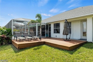 Beautiful Gulf-access, turnkey home offers 3 bedrooms, a den, 2 - photo 32