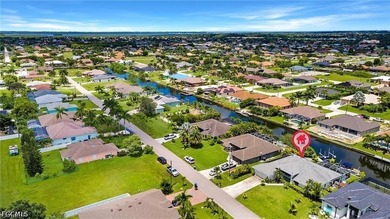 Beautiful Gulf-access, turnkey home offers 3 bedrooms, a den, 2 - photo 33