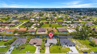 Beautiful Gulf-access, turnkey home offers 3 bedrooms, a den, 2 - photo 34