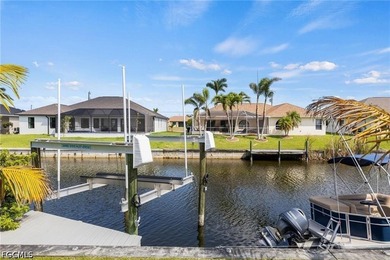 Beautiful Gulf-access, turnkey home offers 3 bedrooms, a den, 2 - photo 35