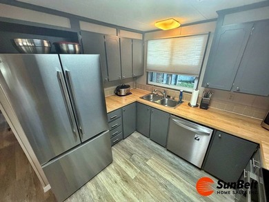 Beautiful Palm Harbor home 2 bedroom with 2 baths in a large - photo 11