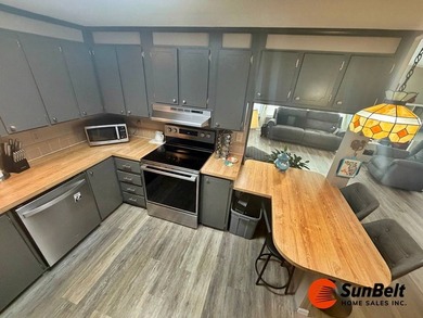 Beautiful Palm Harbor home 2 bedroom with 2 baths in a large - photo 12