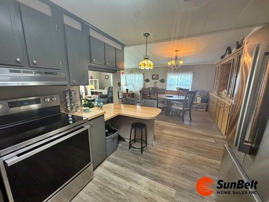 Beautiful Palm Harbor home 2 bedroom with 2 baths in a large - photo 13