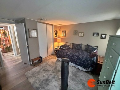 Beautiful Palm Harbor home 2 bedroom with 2 baths in a large - photo 17