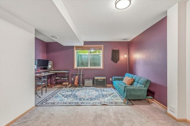 Move right into this beautifully maintained home located on a - photo 17
