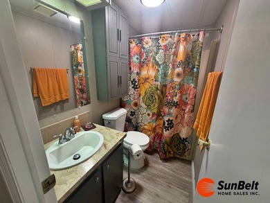 Beautiful Palm Harbor home 2 bedroom with 2 baths in a large - photo 18