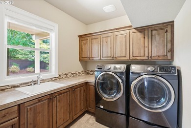 Welcome home to this stunning 5-bedroom plus den home - photo 18